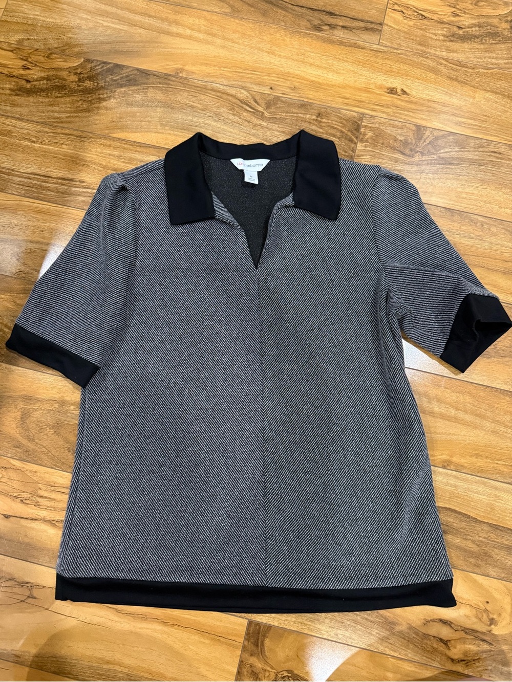 Liz Claiborne Black & Gray Short-Sleeve Button-Down Polo